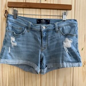 Hollister low rise shorts 3 inches, waist 29 size 9 very good condition